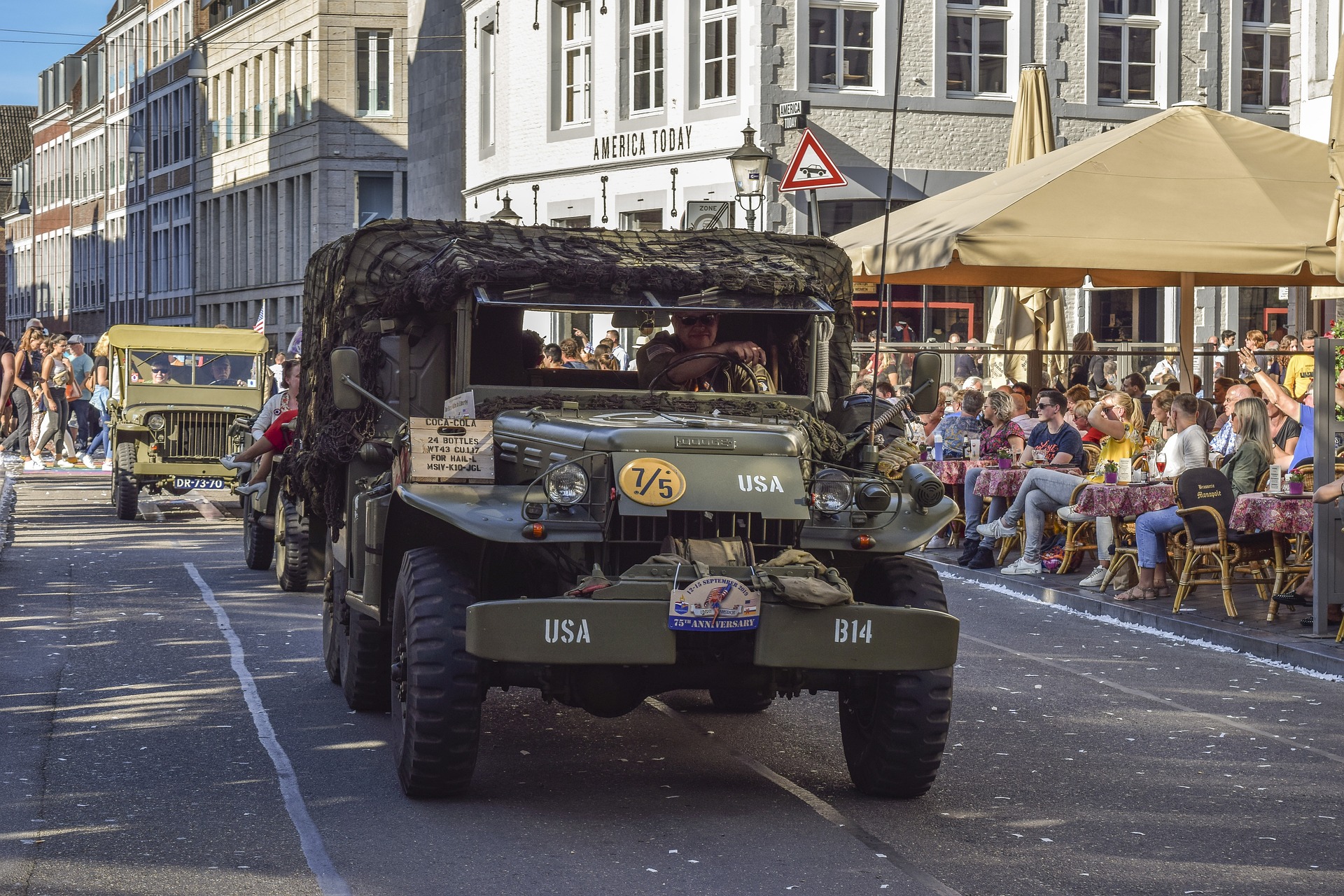 automobile-g6f28fd85b_1920 WW3