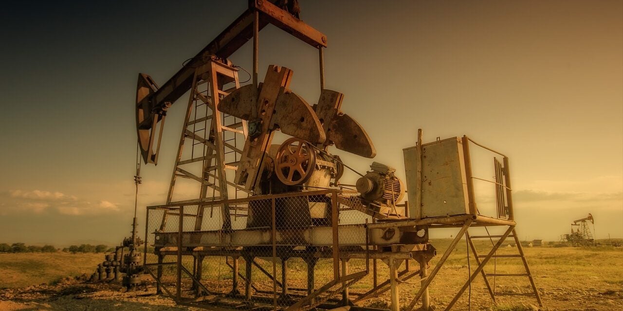 oil-rig-3629119_1280 zombie wells