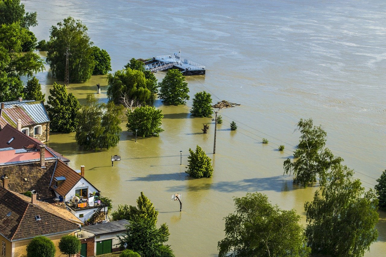 flood-139000_1280 natural disaster chemical storage